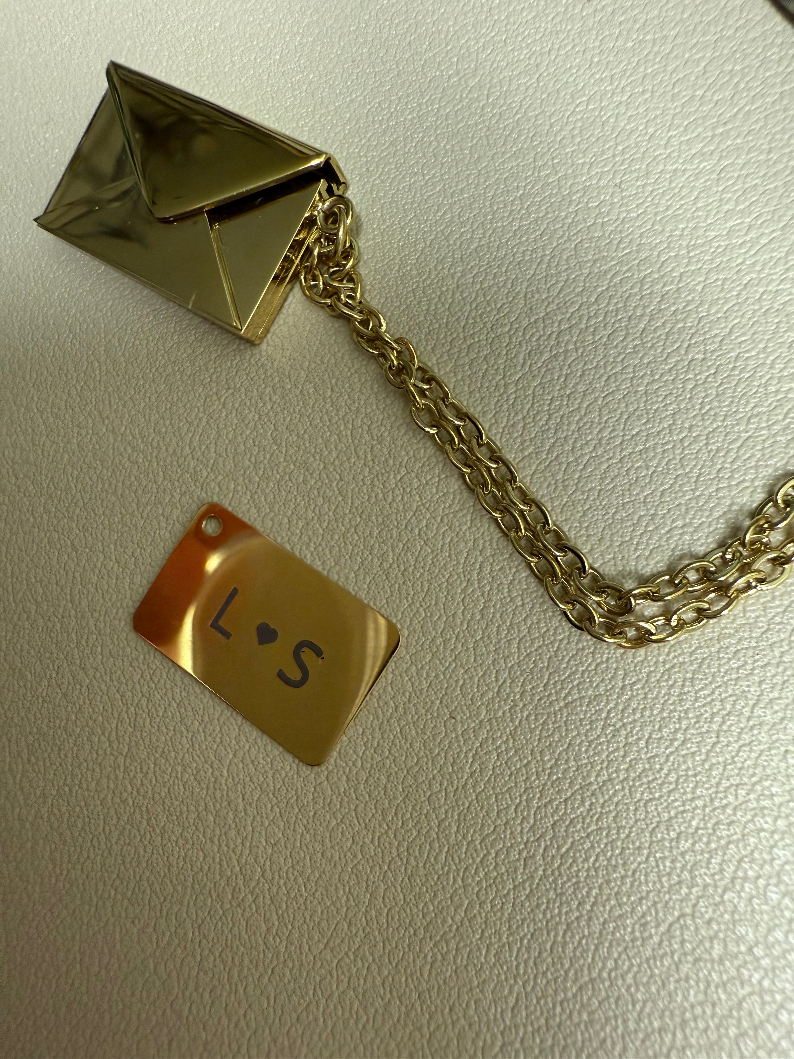 envelope brief Kette