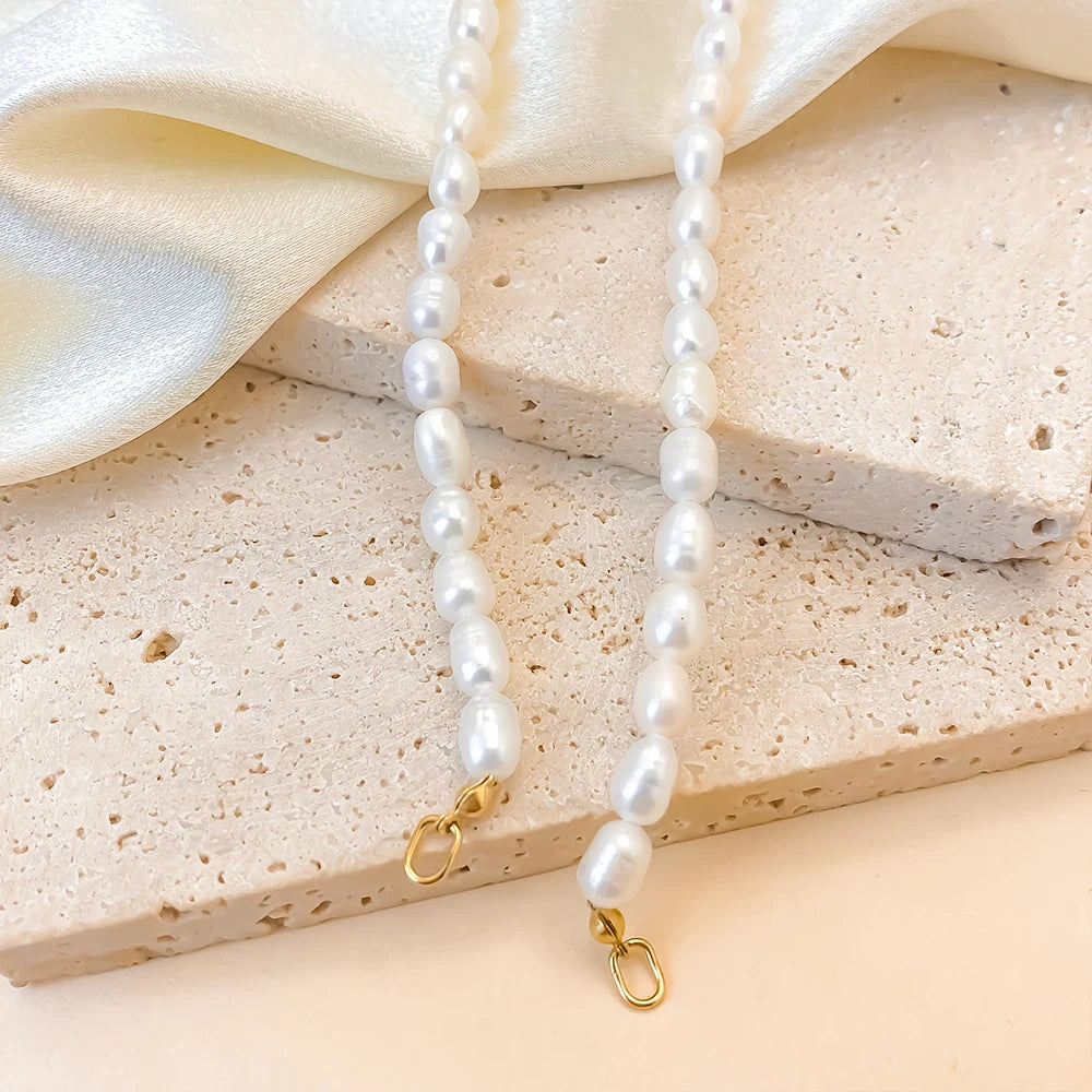 Locking Charm Freshwater Pearl Kette