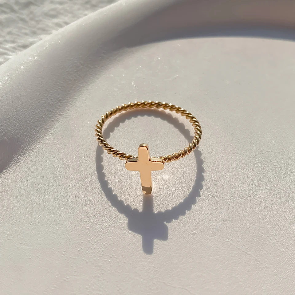 Twisted Cross Ring