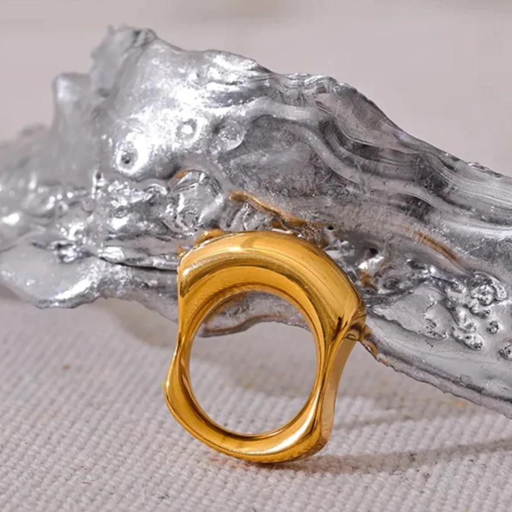 Geometric Bold Ring