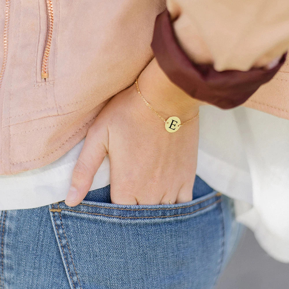 Classis Coin Armband Pravda Font