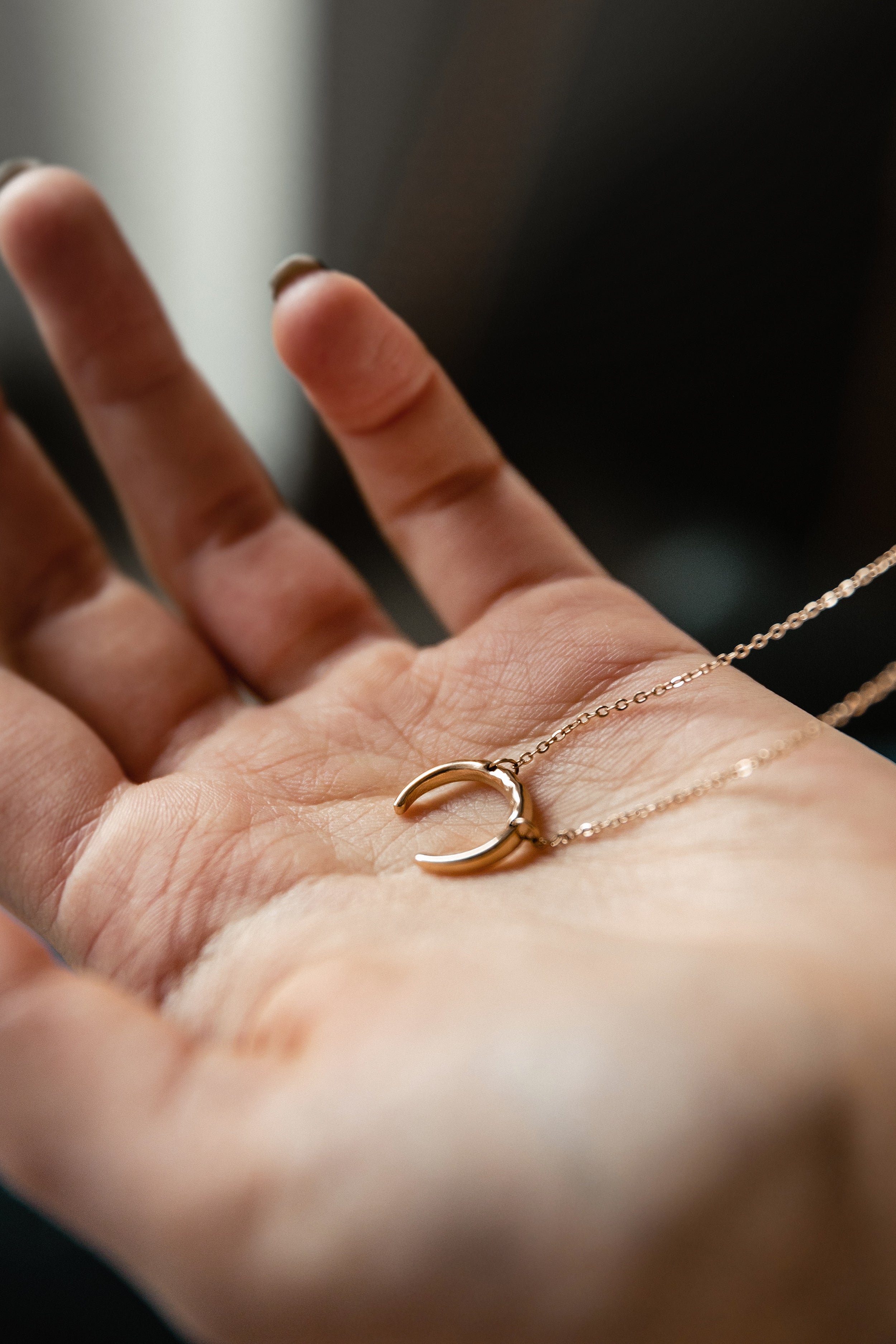 Kette mit Sichelanhänger