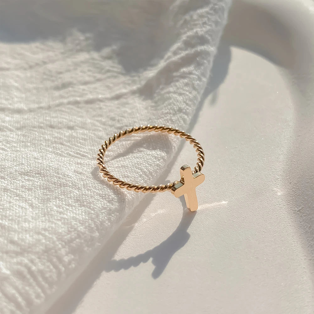 Twisted Cross Ring