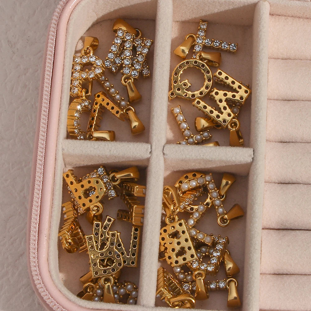 Collier Charm Zircon / Pearl Letter
