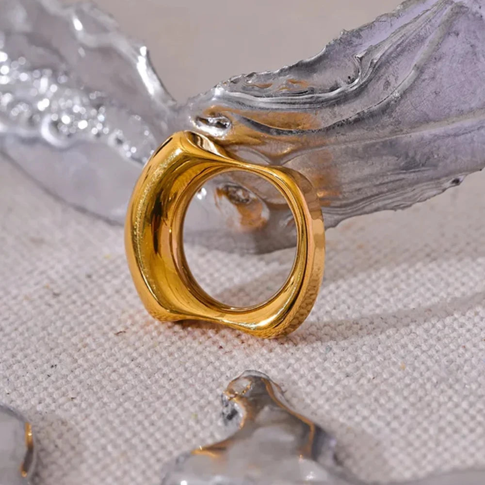 Geometric Bold Ring