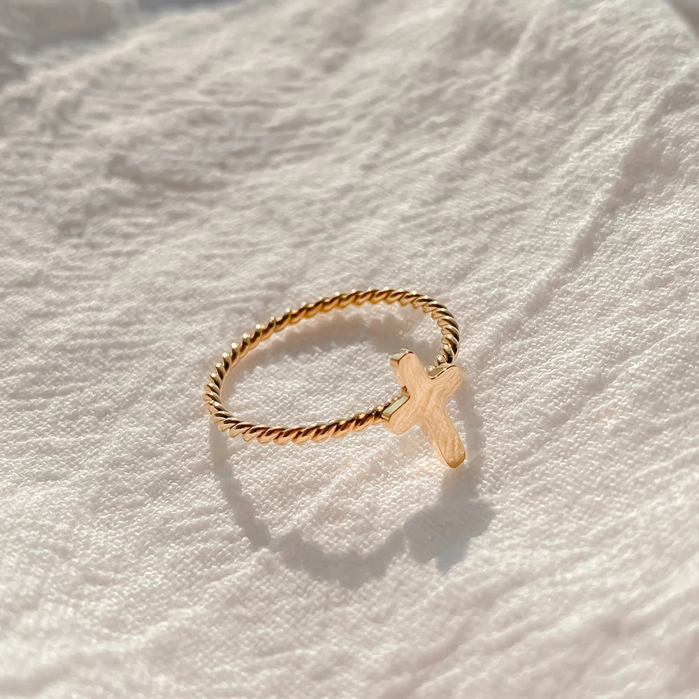 Twisted Cross Ring